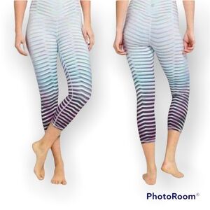 Athleta High Rise Prism Chaturanga Capri Pants Tights leggings size Small